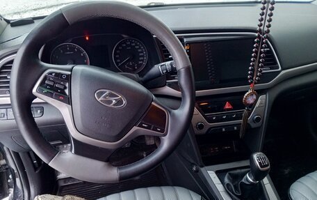 Hyundai Elantra VI рестайлинг, 2017 год, 1 600 000 рублей, 8 фотография