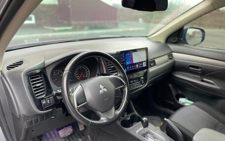 Mitsubishi Outlander III рестайлинг 3, 2013 год, 1 400 000 рублей, 10 фотография
