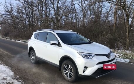 Toyota RAV4, 2018 год, 2 990 000 рублей, 2 фотография