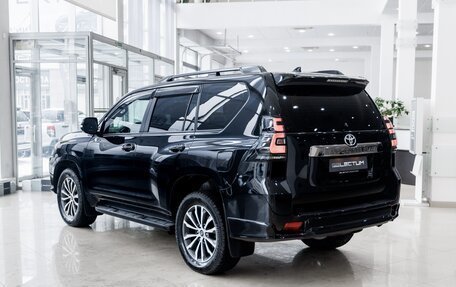 Toyota Land Cruiser Prado 150 рестайлинг 2, 2021 год, 7 500 000 рублей, 10 фотография