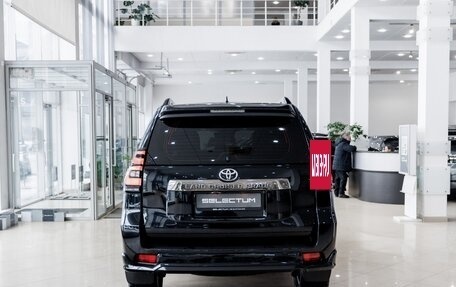 Toyota Land Cruiser Prado 150 рестайлинг 2, 2021 год, 7 500 000 рублей, 12 фотография