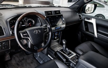 Toyota Land Cruiser Prado 150 рестайлинг 2, 2021 год, 7 500 000 рублей, 31 фотография