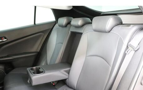 Toyota Prius IV XW50, 2019 год, 1 600 000 рублей, 6 фотография