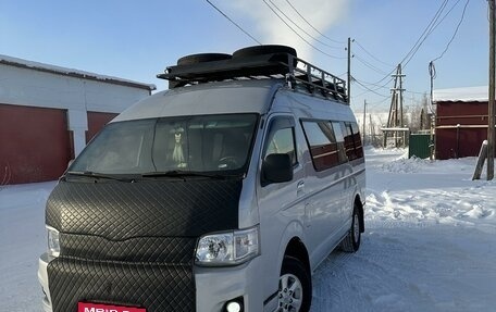 Toyota HiAce H200, 2011 год, 2 750 000 рублей, 4 фотография