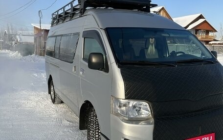 Toyota HiAce H200, 2011 год, 2 750 000 рублей, 5 фотография