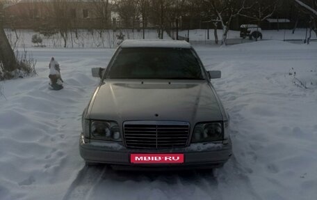 Mercedes-Benz E-Класс, 1994 год, 420 000 рублей, 1 фотография
