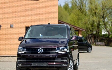 Volkswagen Multivan T6 рестайлинг, 2017 год, 4 800 000 рублей, 5 фотография
