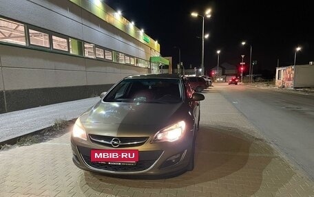 Opel Astra J, 2013 год, 970 000 рублей, 3 фотография