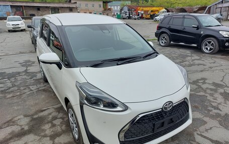 Toyota Sienta II, 2019 год, 1 900 000 рублей, 2 фотография