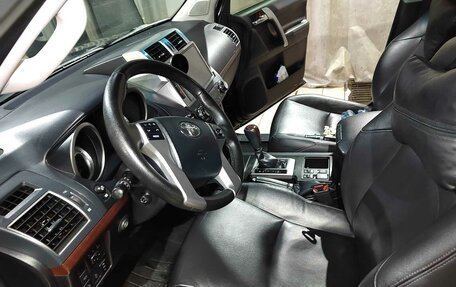 Toyota Land Cruiser Prado 150 рестайлинг 2, 2016 год, 3 999 999 рублей, 9 фотография