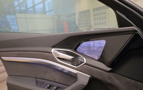 Audi e-tron I, 2019 год, 5 000 000 рублей, 10 фотография