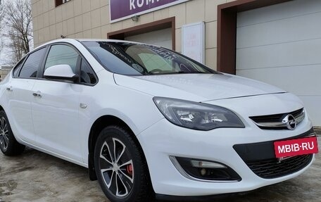 Opel Astra J, 2012 год, 975 000 рублей, 2 фотография