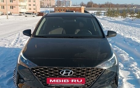 Hyundai Solaris II рестайлинг, 2021 год, 1 950 000 рублей, 2 фотография