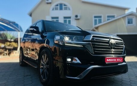 Toyota Land Cruiser 200, 2017 год, 7 300 000 рублей, 1 фотография