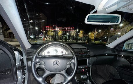 Mercedes-Benz E-Класс, 2005 год, 1 600 000 рублей, 11 фотография