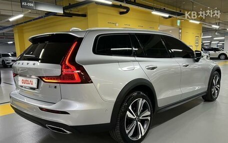 Volvo V60 II, 2021 год, 2 700 000 рублей, 3 фотография