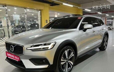 Volvo V60 II, 2021 год, 2 700 000 рублей, 2 фотография