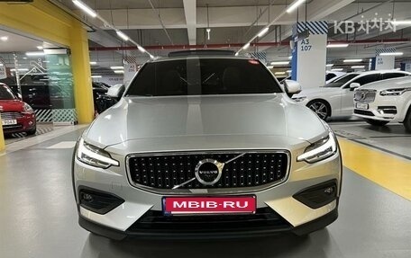 Volvo V60 II, 2021 год, 2 700 000 рублей, 6 фотография