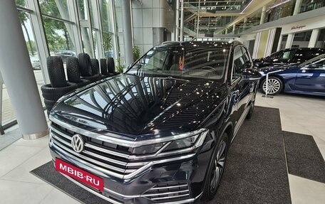 Volkswagen Touareg III, 2019 год, 5 800 000 рублей, 2 фотография