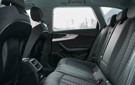 Audi A4, 2017 год, 2 360 000 рублей, 9 фотография