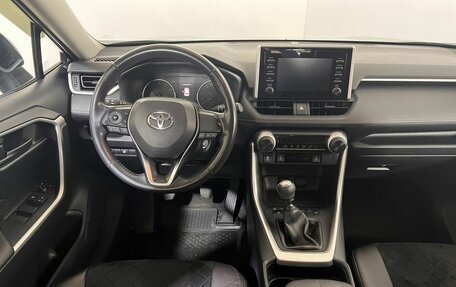 Toyota RAV4, 2019 год, 2 599 000 рублей, 14 фотография