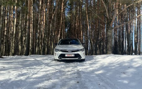 Toyota Camry, 2017 год, 2 650 000 рублей, 16 фотография