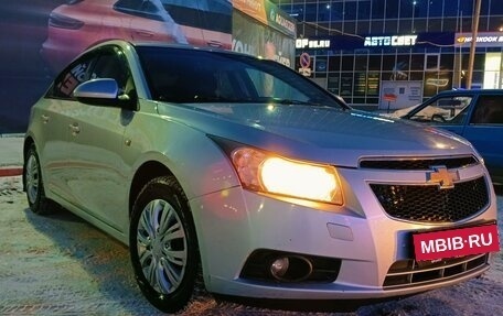 Chevrolet Cruze II, 2009 год, 750 000 рублей, 3 фотография