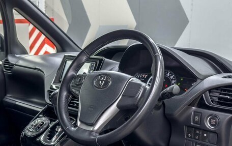 Toyota Noah III, 2016 год, 2 240 000 рублей, 11 фотография