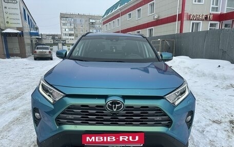 Toyota RAV4, 2021 год, 4 100 000 рублей, 2 фотография