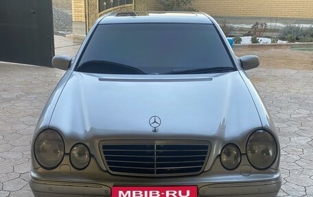 Mercedes-Benz E-Класс, 2002 год, 770 000 рублей, 1 фотография
