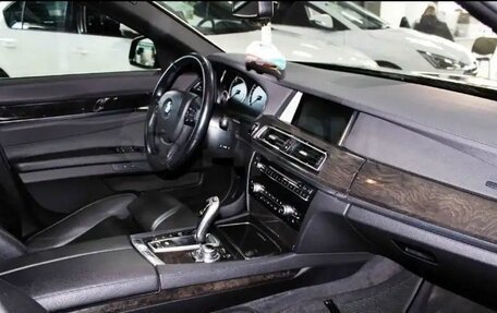 BMW 7 серия, 2013 год, 2 590 000 рублей, 18 фотография