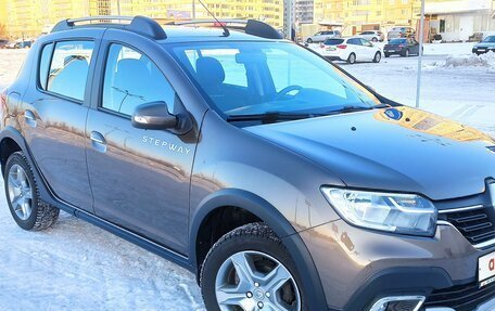 Renault Sandero II рестайлинг, 2019 год, 1 590 000 рублей, 2 фотография