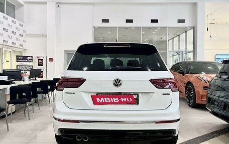 Volkswagen Tiguan II, 2018 год, 2 958 000 рублей, 5 фотография