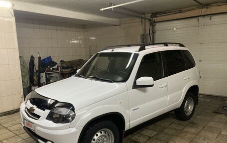 Chevrolet Niva I рестайлинг, 2018 год, 810 000 рублей, 14 фотография