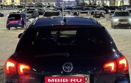 Opel Astra J, 2011 год, 870 000 рублей, 2 фотография