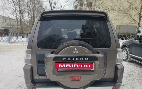 Mitsubishi Pajero IV, 2010 год, 1 970 000 рублей, 2 фотография
