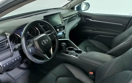 Toyota Camry, 2021 год, 3 770 000 рублей, 10 фотография