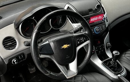 Chevrolet Cruze II, 2014 год, 800 000 рублей, 10 фотография