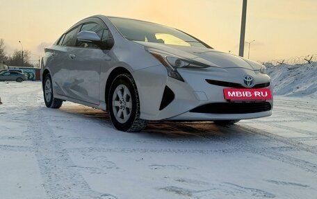 Toyota Prius IV XW50, 2016 год, 1 610 000 рублей, 3 фотография
