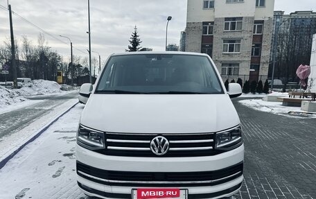 Volkswagen Multivan T6 рестайлинг, 2018 год, 3 950 000 рублей, 2 фотография