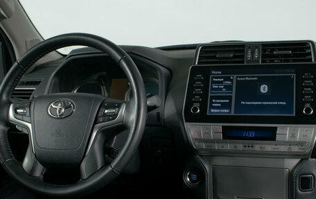 Toyota Land Cruiser Prado 150 рестайлинг 2, 2022 год, 8 500 000 рублей, 12 фотография