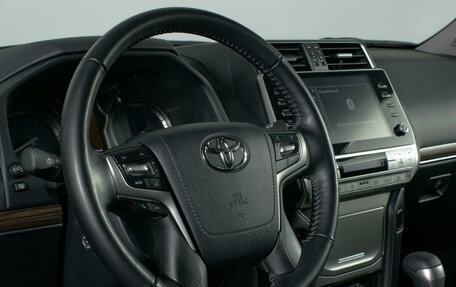 Toyota Land Cruiser Prado 150 рестайлинг 2, 2022 год, 8 500 000 рублей, 17 фотография