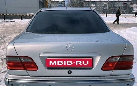 Mercedes-Benz E-Класс, 2001 год, 560 000 рублей, 3 фотография