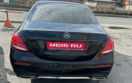 Mercedes-Benz E-Класс, 2017 год, 3 790 000 рублей, 4 фотография