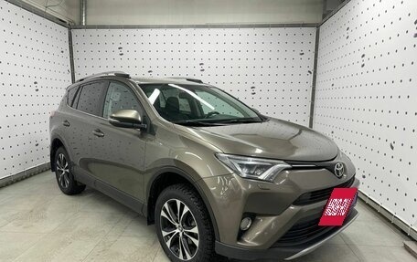 Toyota RAV4, 2018 год, 2 615 000 рублей, 2 фотография
