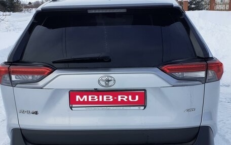 Toyota RAV4, 2021 год, 4 000 000 рублей, 4 фотография