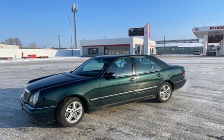 Mercedes-Benz E-Класс, 1997 год, 499 000 рублей, 3 фотография