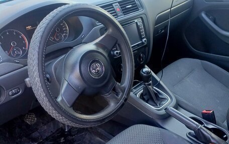 Volkswagen Jetta VI, 2013 год, 900 000 рублей, 3 фотография