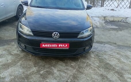 Volkswagen Jetta VI, 2013 год, 900 000 рублей, 2 фотография