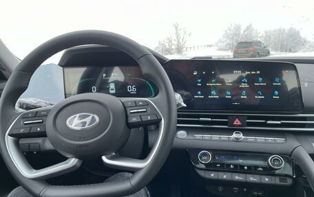 Hyundai Elantra, 2023 год, 2 250 000 рублей, 2 фотография